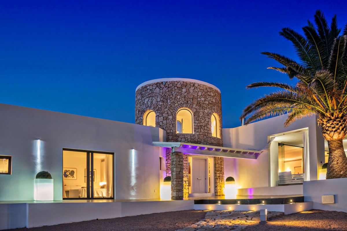 north Ibiza luxury villa, luxury villa North Ibiza, luxury holidays North Ibiza, luxury villa in Ibiza with a helipad, private island in Ibiza