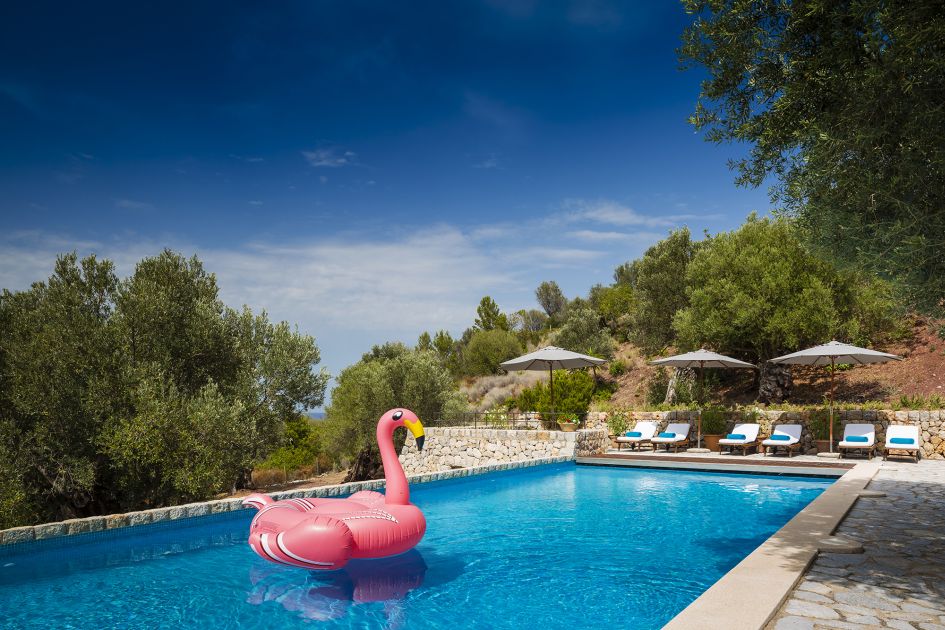 vila with a pool Mallorca, luxury villa pool Mallorca, Majorca holidays with a private pool