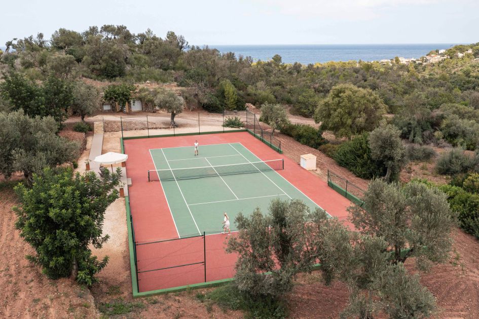 Tennis Court at Son Bunyola Estate, Mallorca. Luxury villas wit Tennis Court