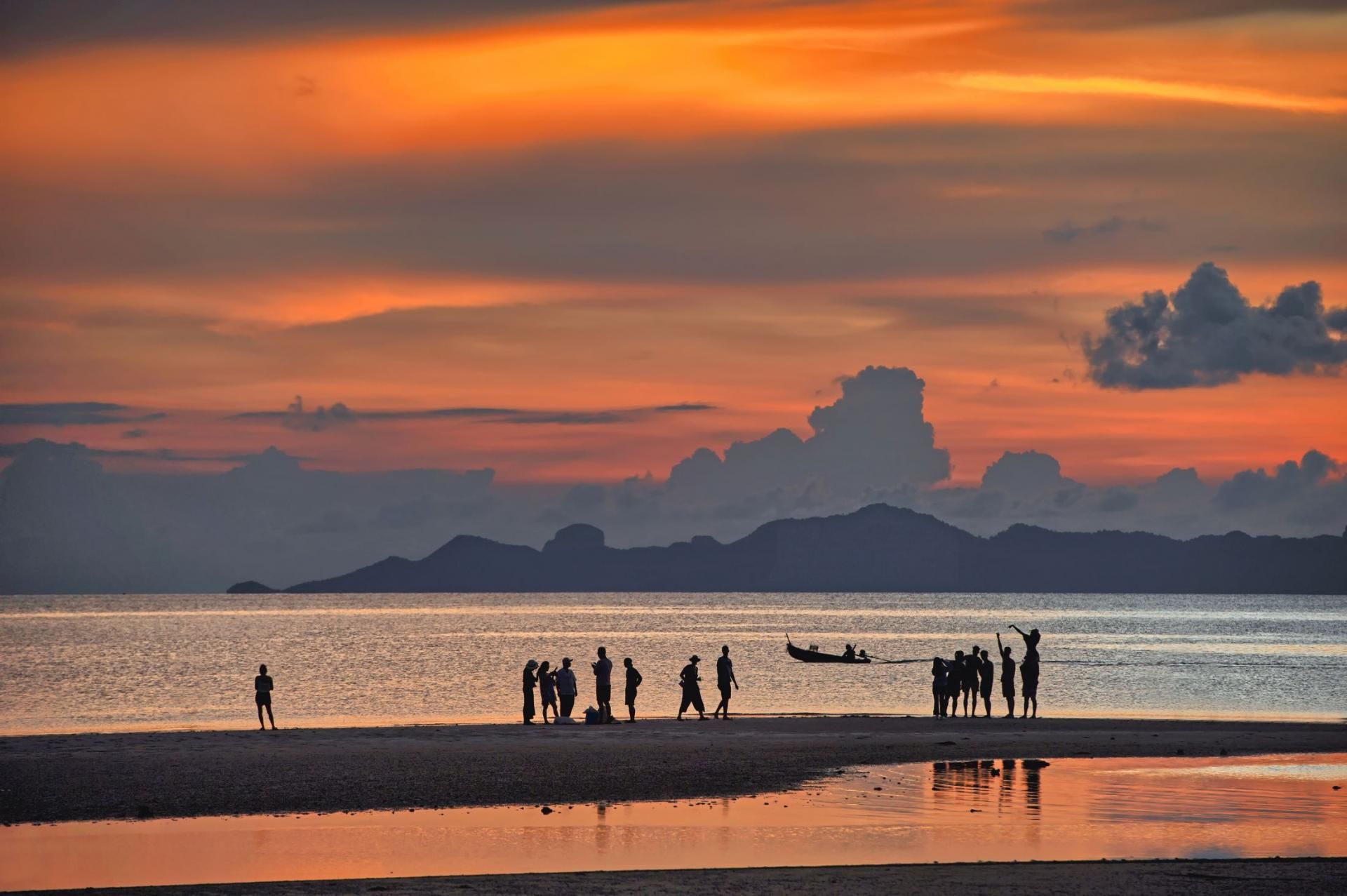 A shot of a beautiful beach in Thailand at sunset. The Beaches are one of the best places in Thailand for couples, and this would be a great place to propose in Koh Samui.