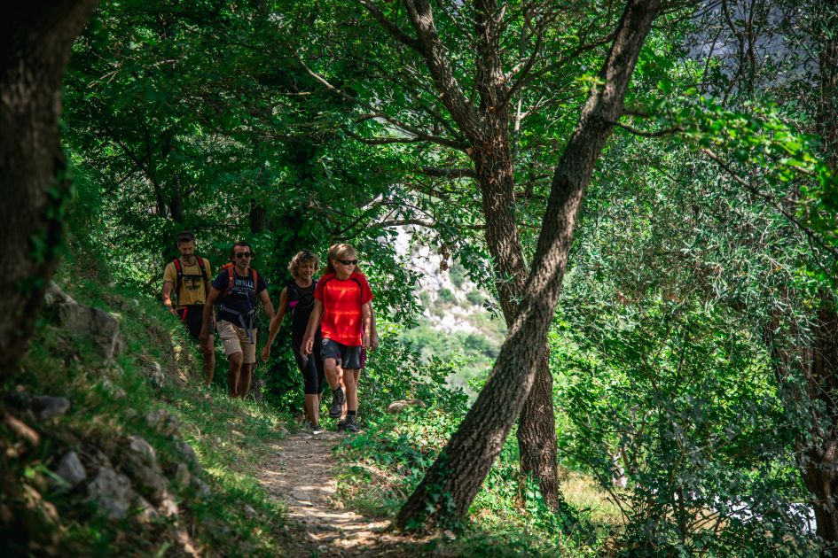 Hiking in Provence, an activity the whole family can enjoy when staying in villas in Provence for rent.