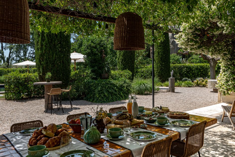 Your Provence villa rentals can offer a range of additional services; seen here at L'Étoile des Baux is a lunch spread set up for some alfresco dining. 