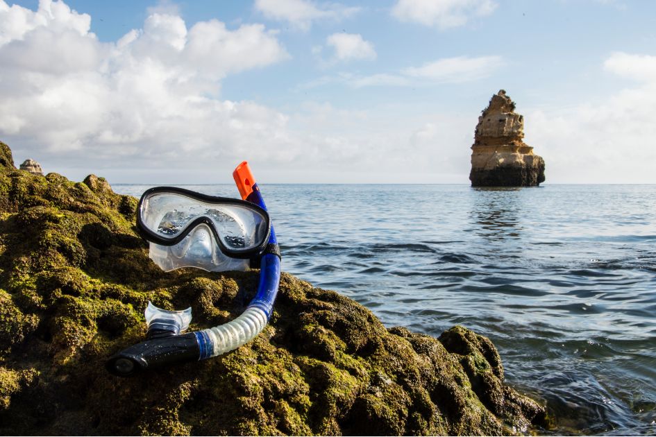 Snorkelling in Praia do Comilo, Algarve, Portugal © Marcelina1982 via Canva.com The Algarve in Portugal is one of the best places to snorkel in Europe. Here, snorkelling equipment lies on a rock on the Praia do Comilo - one of the best beaches for snorkelling in the Algarve!