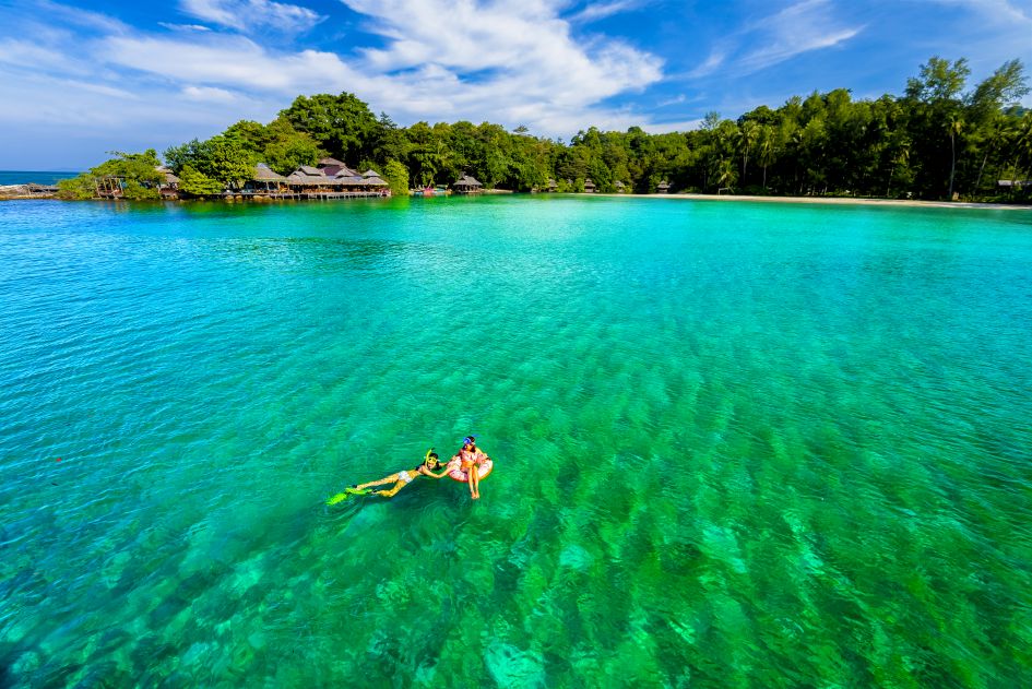 Snorkelling in Koh Kood, Thailand © Tourism Authority of Thailand (TAT) Two children snorkel and play on a rubber ring in emerald green waters at Yai Kee Bay in Koh Kood, Thailand; the last of our top places to snorkel in the world to feature in this holiday guide!