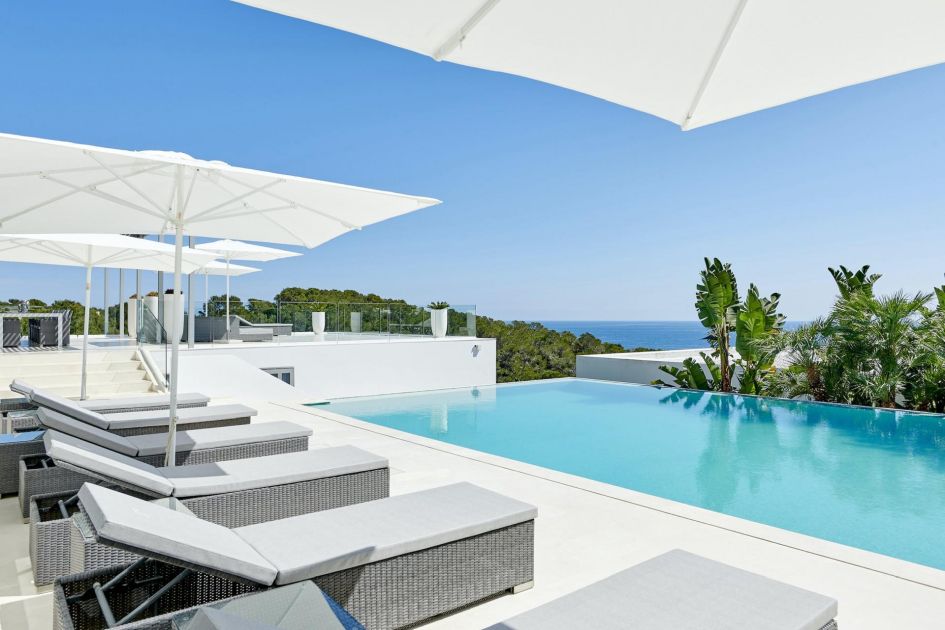 Villa La Costa, Ibiza Ibiza has a legendary and iconic nightlife scene, which makes luxury Ibiza party villas that much more in demand! With incredible views and an extensive terrace, Villa La Costa is perfect for those sunset warm-ups before heading to town.