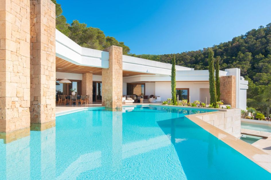 Villa Senon, Ibiza A beautifully designed infinity pool offers magnificent views in Villa Senon.