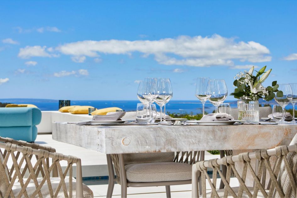 Villa de Sueños, Ibiza Villa de Sueños is a masterpiece of luxury and sophistication. As one of the finest luxury villas in Ibiza available, its not just the property that's set to impress. Offering a fully staffed service, this villa caters to your every need!