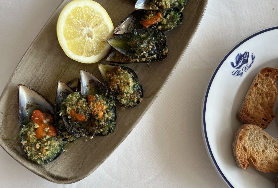 Dining in St Tropez Plate of mussels and accompanying portion of bread - one of the meals our specialist consumed on their luxury villa holiday in St Tropez.